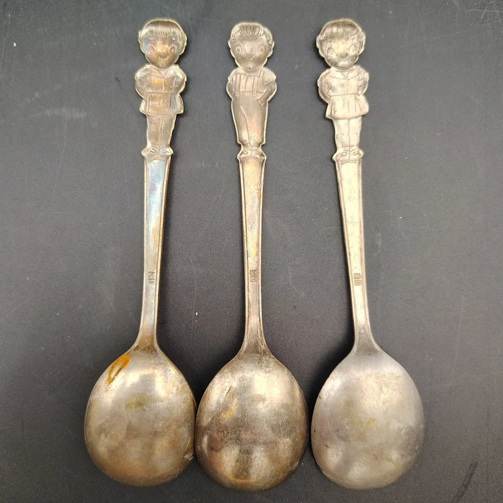 International Silver considered kids photos